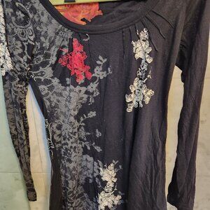Desigual top 27" long/ size XS fits to US size 6!